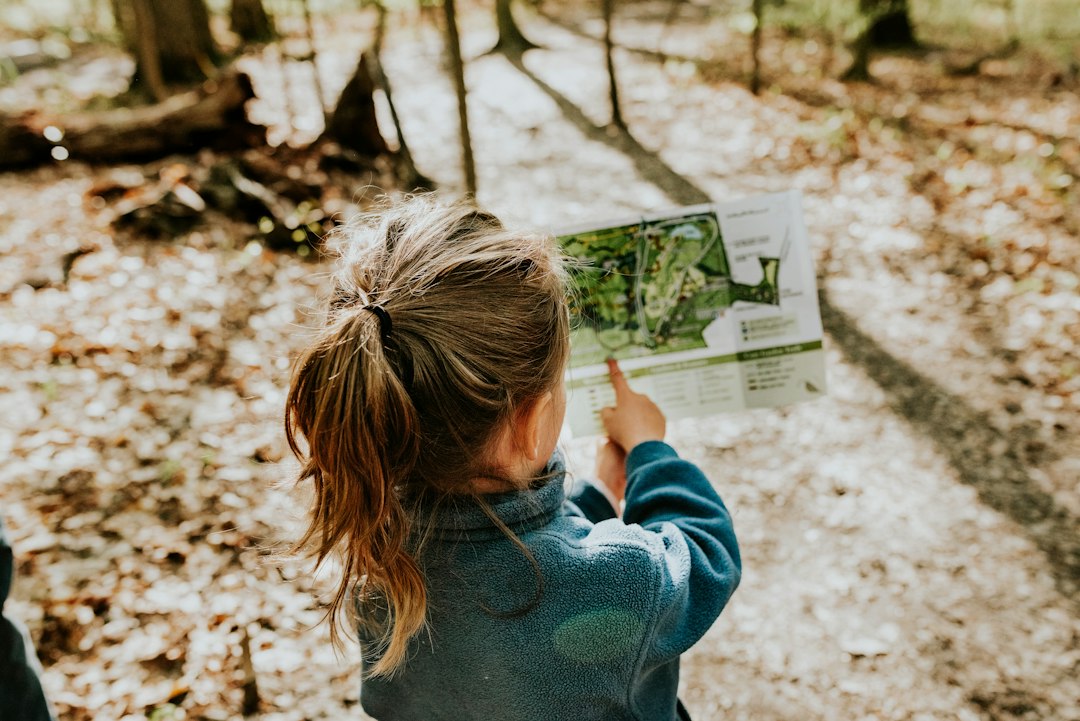 Kräuterwanderungen: Mit allen Sinnen Wildkräuter entdecken